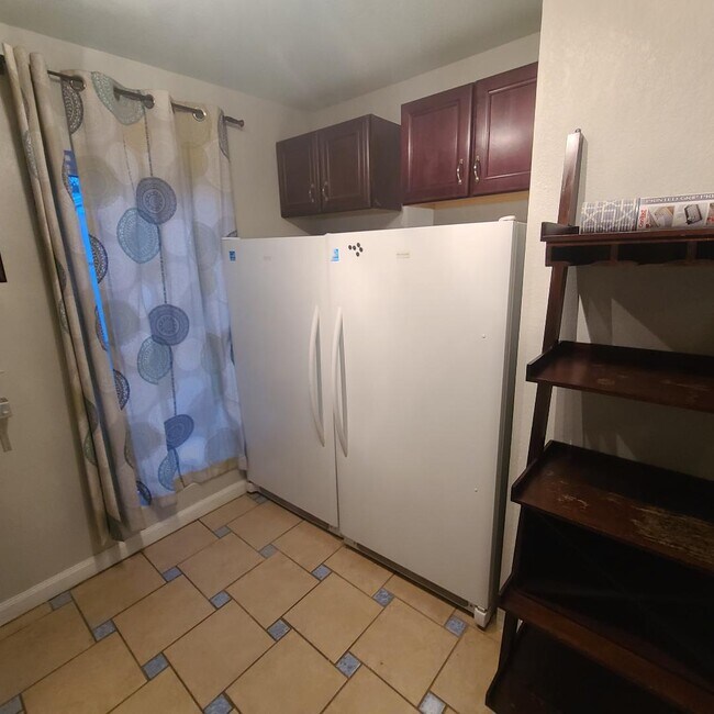 Fridge/Freezer - 3440 Parkmoor Village Dr