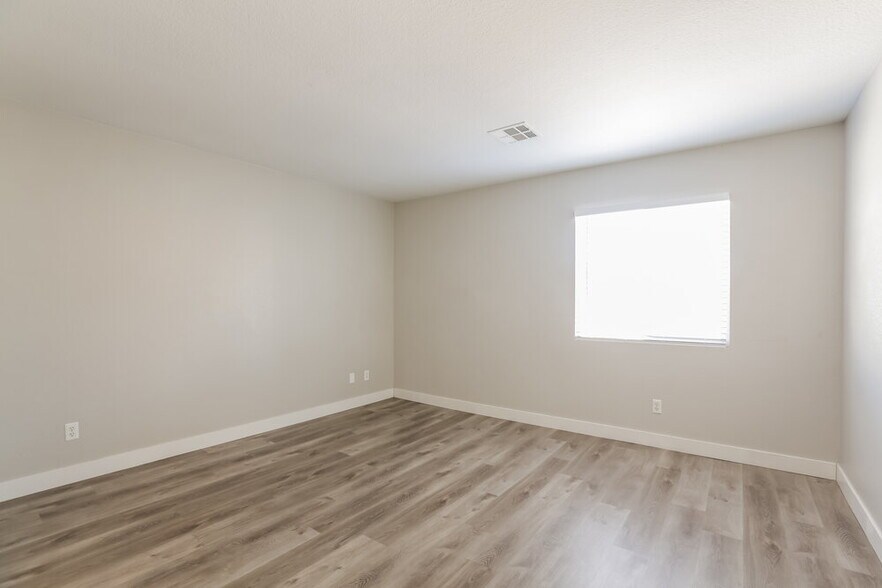 Building Photo - 1024 Sky Forest Dr