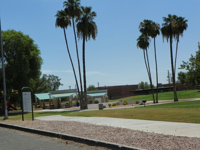 Building Photo - 8337 E Meadowbrook Ave