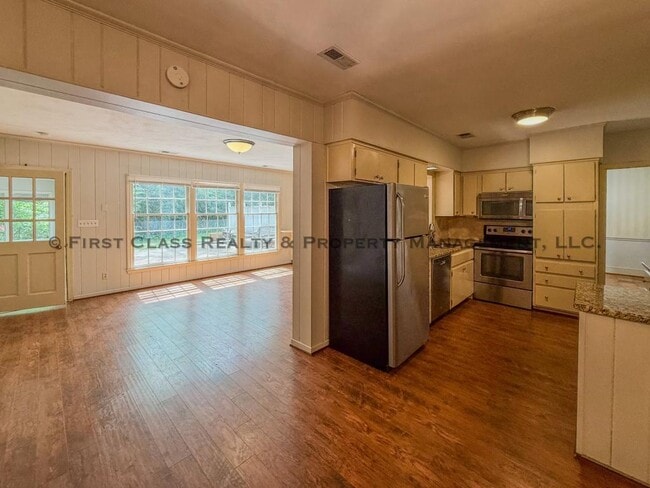 Building Photo - 500 Ashworth Rd