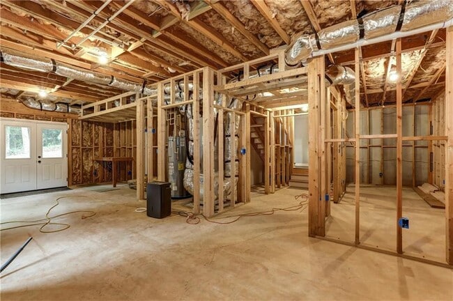 Building Photo - 623 Sweetwater Creek Dr