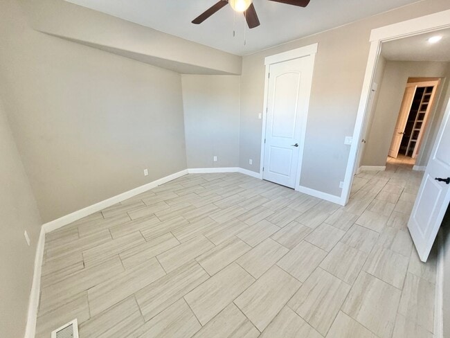 Building Photo - 2044 Sherman Rd