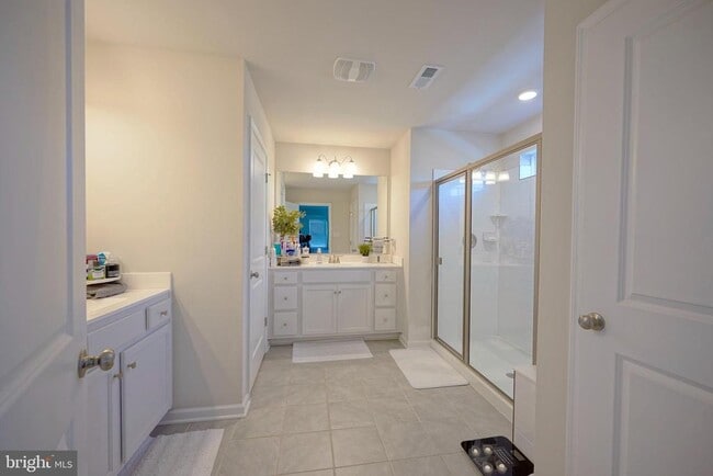 Building Photo - 65 Westmont Dr