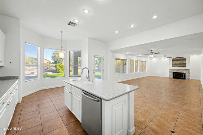 Building Photo - 7456 W Aurora Dr