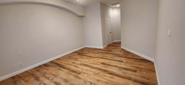 Building Photo - 2073 Cove Ln