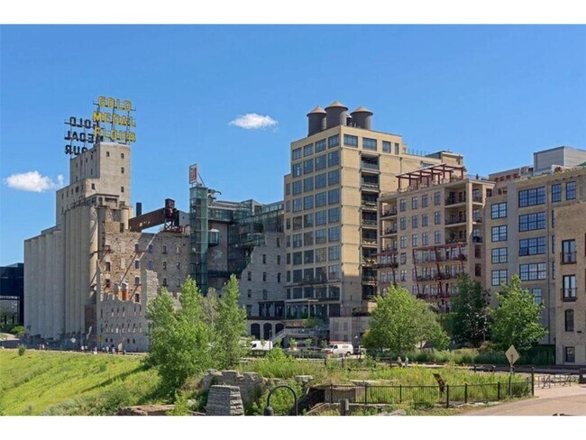 Building Photo - 607 Washington Ave S
