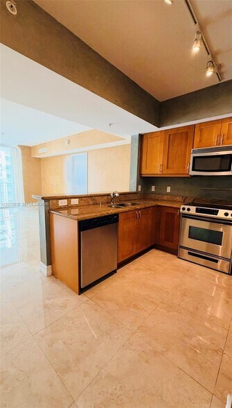 Building Photo - 1755 E Hallandale Beach Blvd