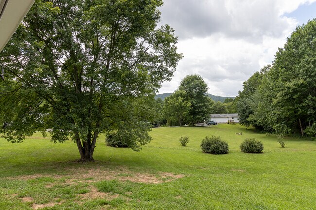 Building Photo - 60 Brooklane Dr