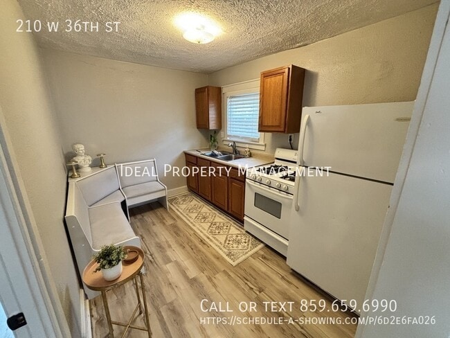 Building Photo - 210 W 36th St