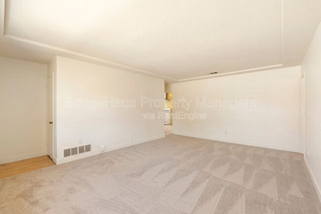 Building Photo - 5625 Gables St