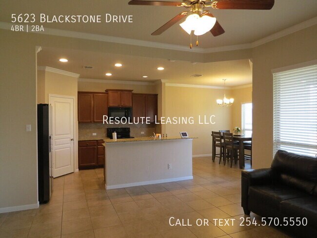Building Photo - 5623 Blackstone Dr