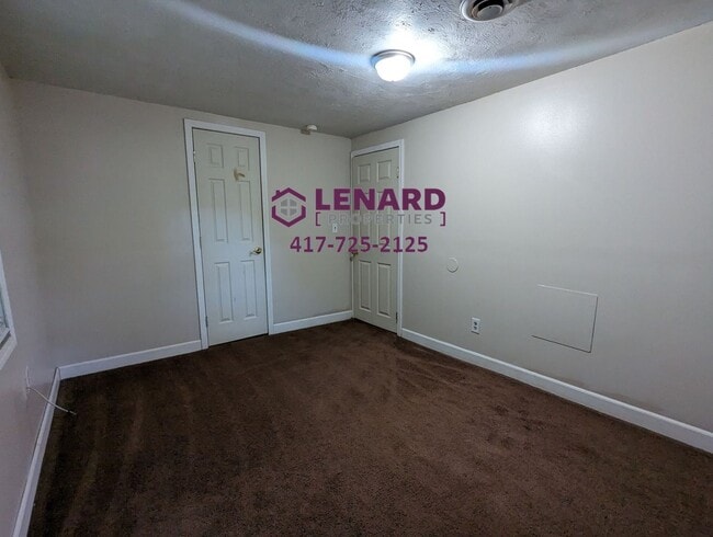 Building Photo - 2 Bedroom, 1 Bathroom Home!