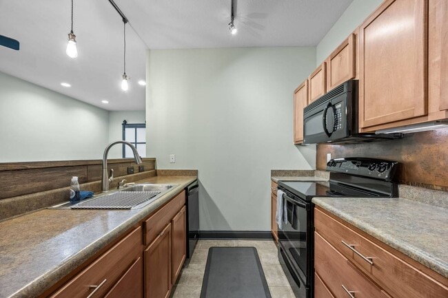 Building Photo - 123 Foxden Dr