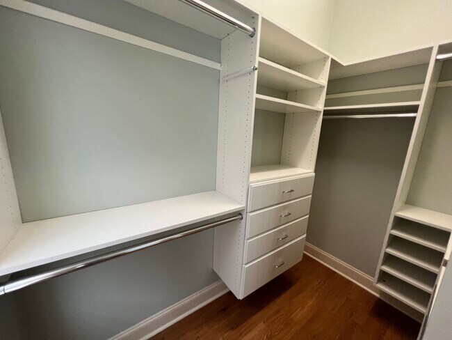 Building Photo - 1 Bedroom 1.5 Bath Condo on Daniel Island ...