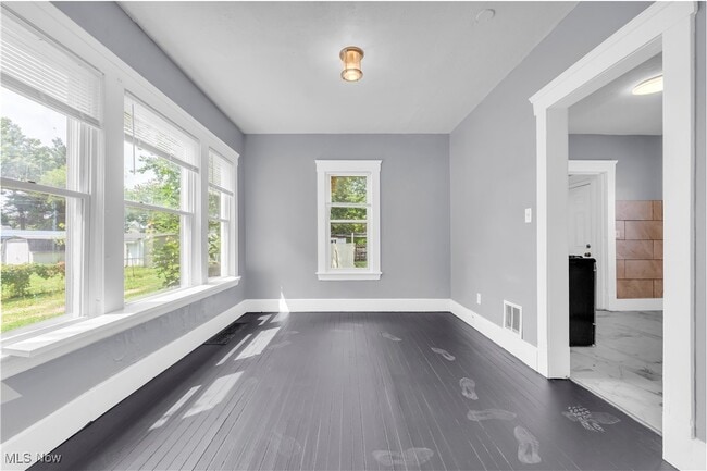 Building Photo - 3150 W 46th St