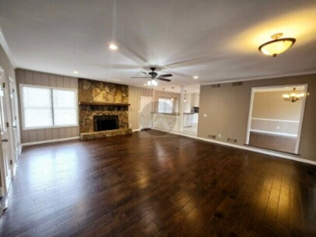 Building Photo - 2312 Kilkenny Way NE