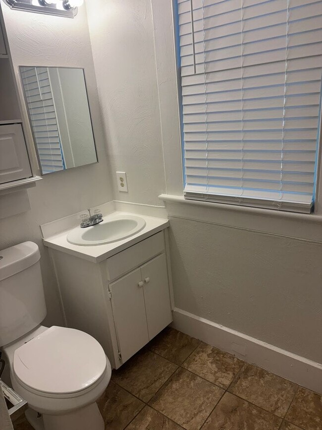 Building Photo - 1821 17th Ave