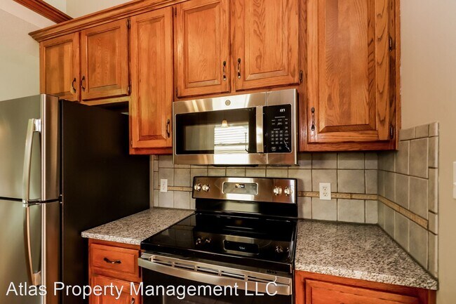 Building Photo - 3 br, 3 bath House - 704 Canter St