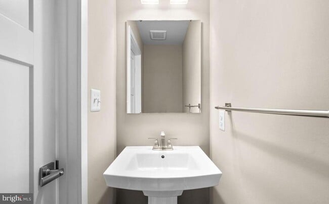 Building Photo - 100 Bethlehem Pl