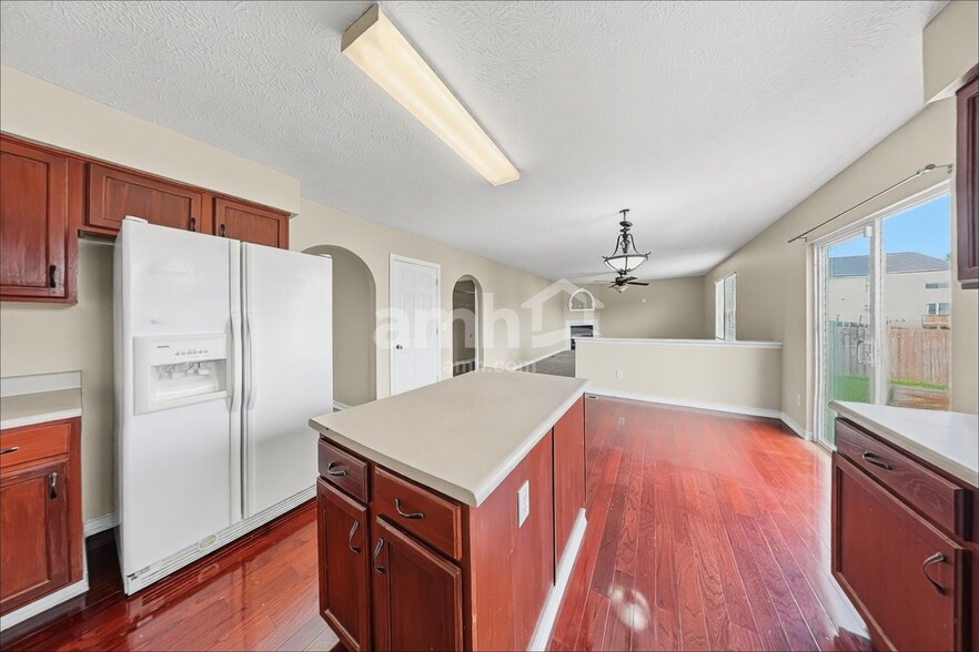 Building Photo - 838 Avalon Dr