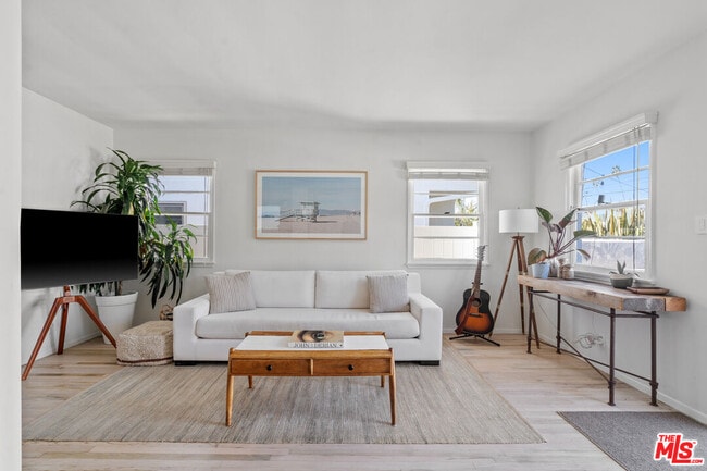 Building Photo - 668 Marr St