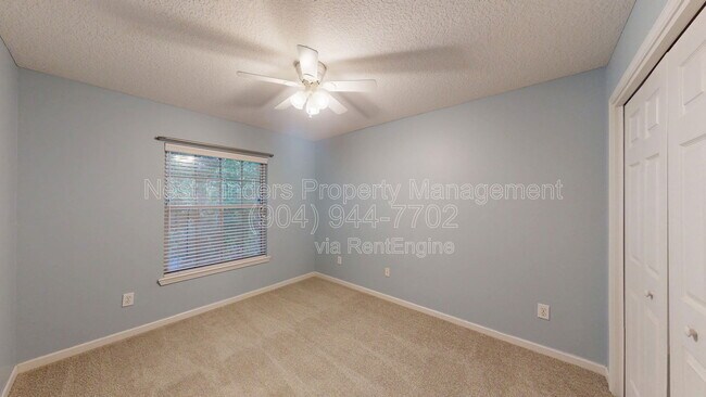 Building Photo - 281 Village Green Ave