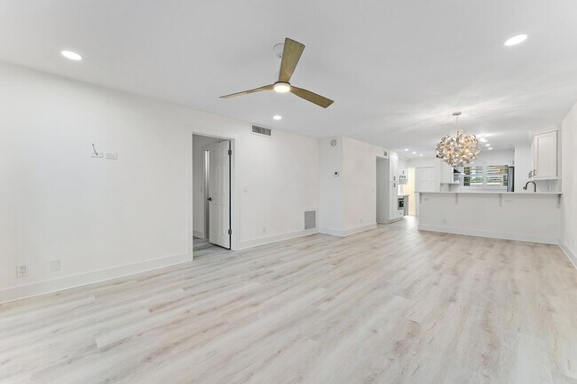 Building Photo - 29 Yacht Club Dr