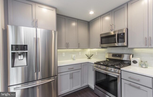 Building Photo - 705-7 S 12th St