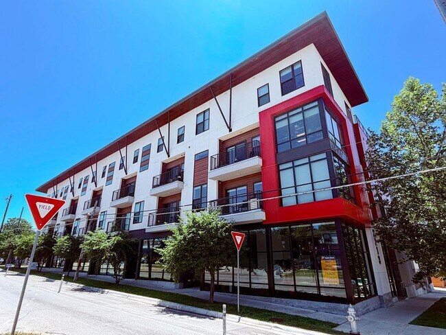 Building Photo - 2213 Poquito St