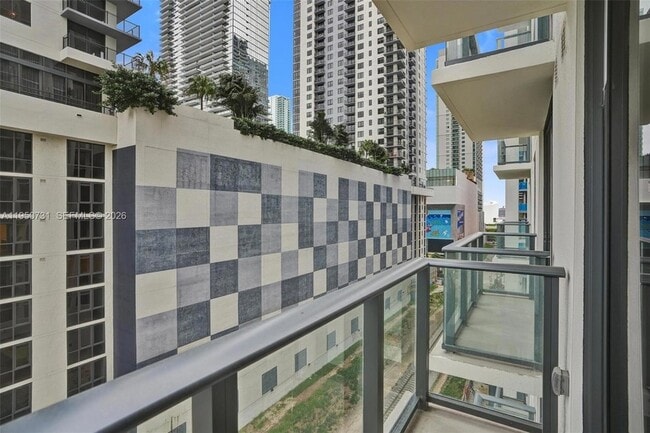 Building Photo - 11 NE 6th St