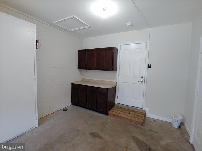 Building Photo - 719 Monmouth Ave