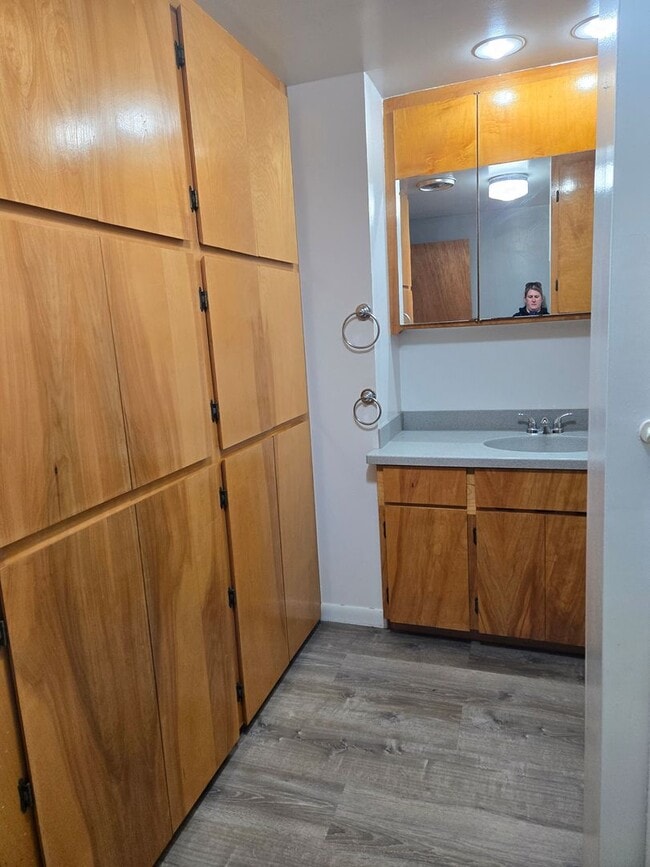 Building Photo - Three Bedroom Home - Single Car Attached Garage - in Townsend!