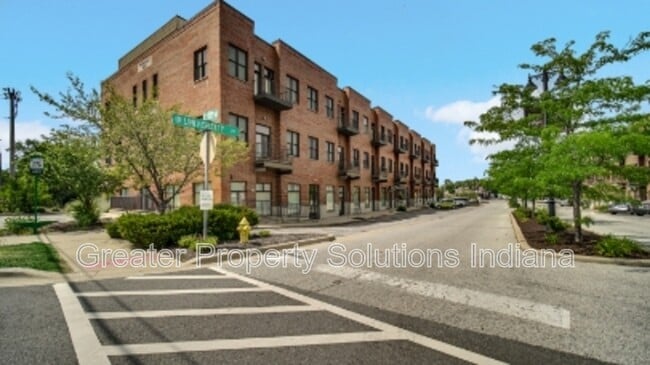Building Photo - 60 University Dr
