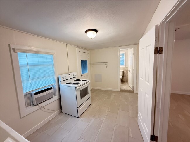 Building Photo - 17119 TX-35