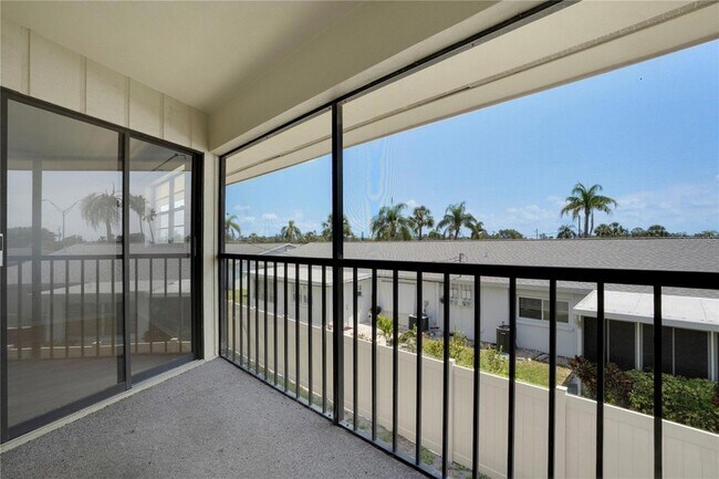 Building Photo - 2415 Bayshore Gardens Pkwy