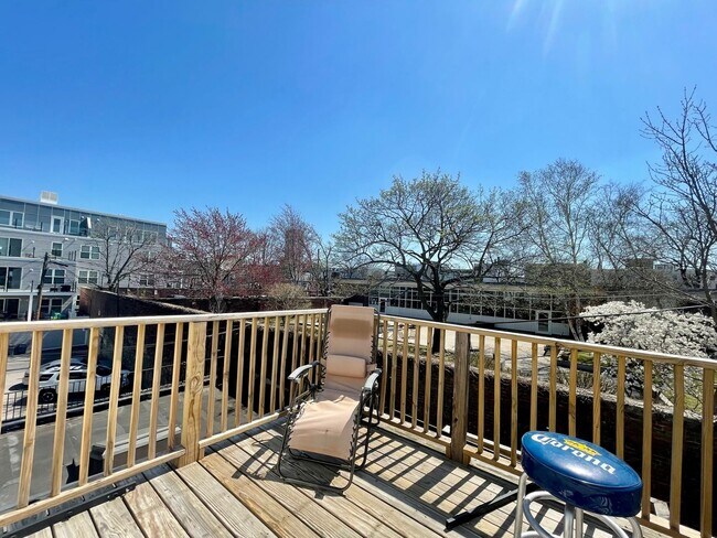 Building Photo - South Boston 2 Bed – Renovated – Pet Friendly – Hardwood Floors – 9/1