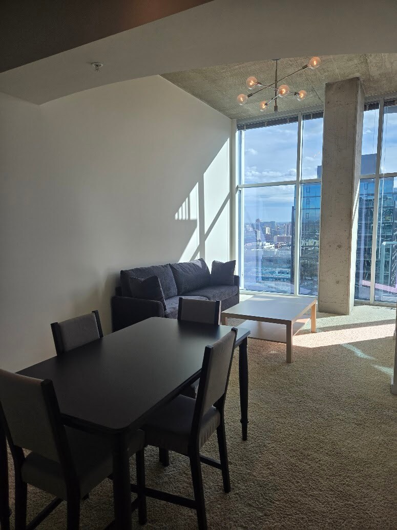 Building Photo - 1700 Bassett St