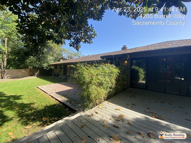 Building Photo - Sprawling Ranch with Open Floorplan & Exce...