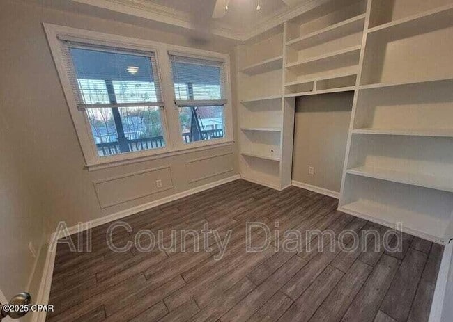 Building Photo - 215 Harris Ave