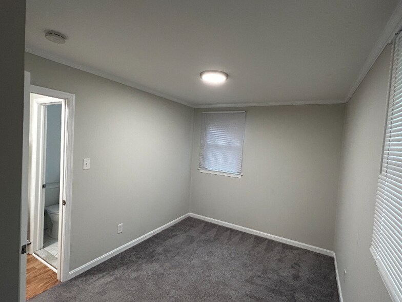 Building Photo - 5520 Halwis St