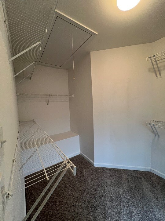 Building Photo - 570 Batty Way