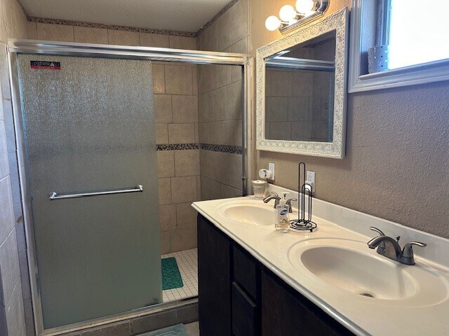 Building Photo - 6380 Green Meadow Dr