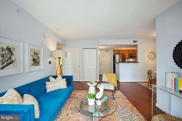 Building Photo - 880 N Pollard St