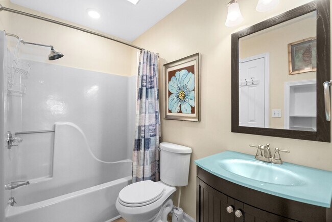 Building Photo - ***Free Utilities ** Seasonal Rental Available October 5 to Feb 1st  2026