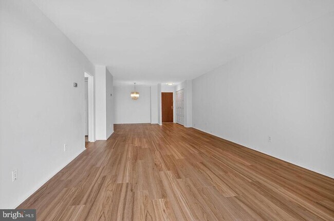 Building Photo - 1800 Old Meadow Rd