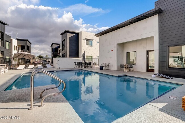 Building Photo - 9160 N 67th Ave