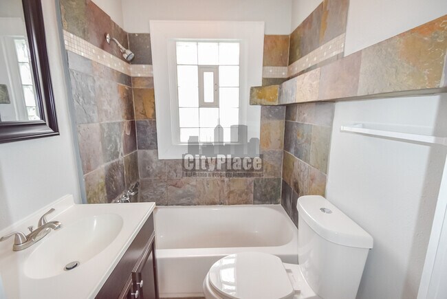 Building Photo - 1320 N Beville Ave