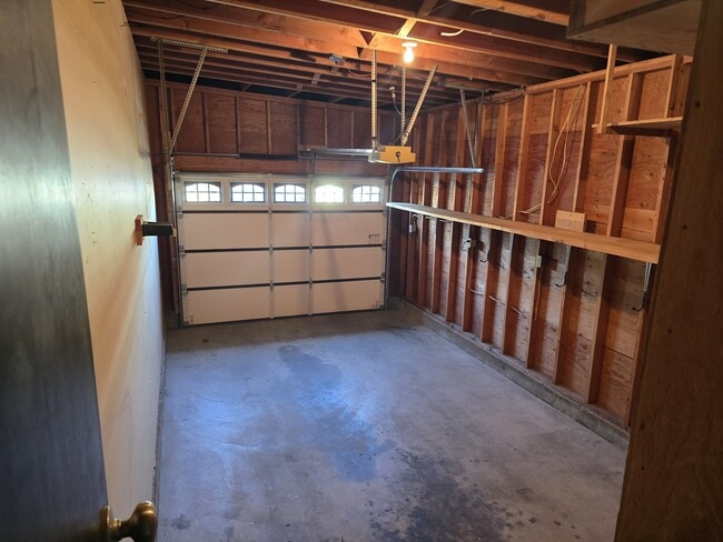 Building Photo - 708 S 16th Ave
