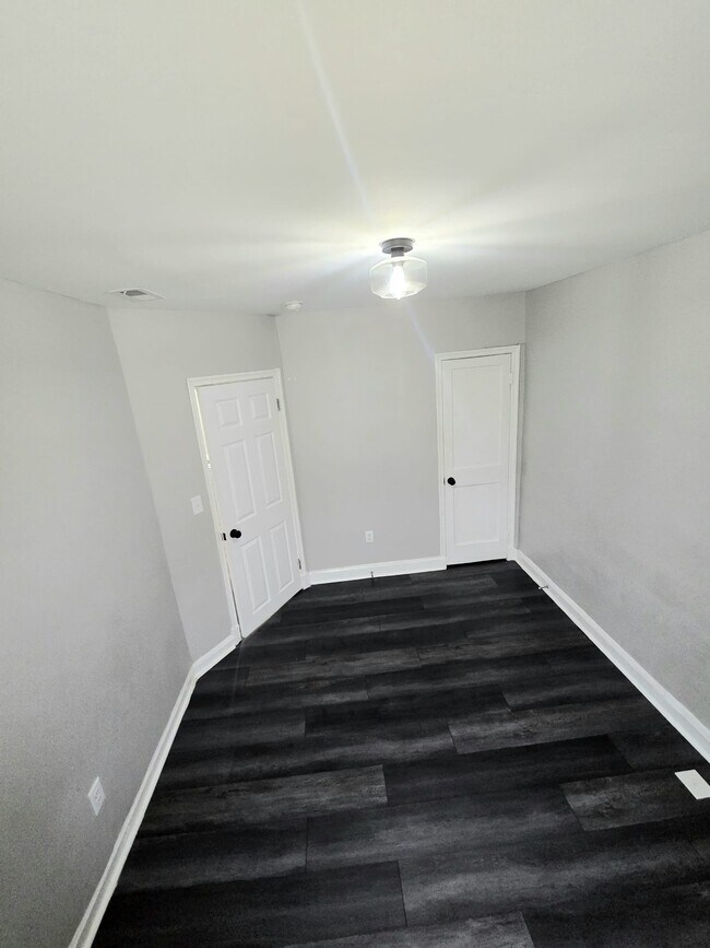 Building Photo - 4020 Edgewood Rd