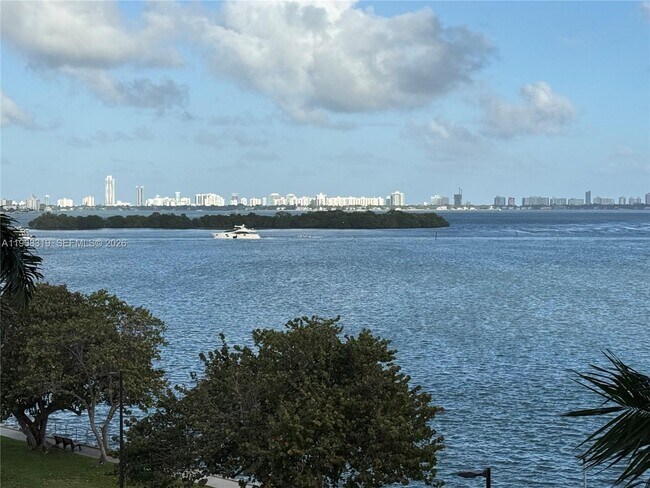 Building Photo - 880 NE 69th St